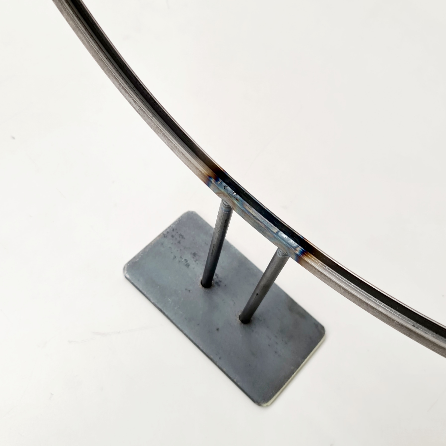 Portavasos con base, semicircular para vaso de 40cm Portavasos con base, semicircular para vaso de 40cm