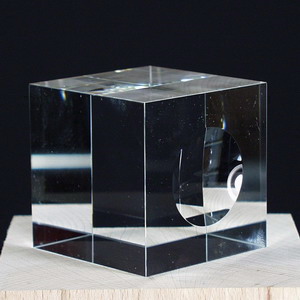 Glaswürfel 80x80x80mm mit Mulde