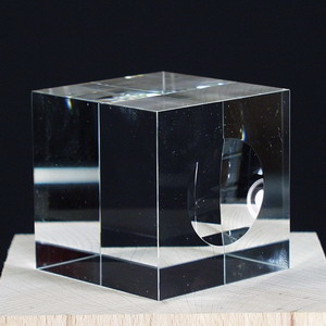 Glaswürfel 40x40x40mm mit Mulde Glaswürfel 40x40x40mm mit Mulde