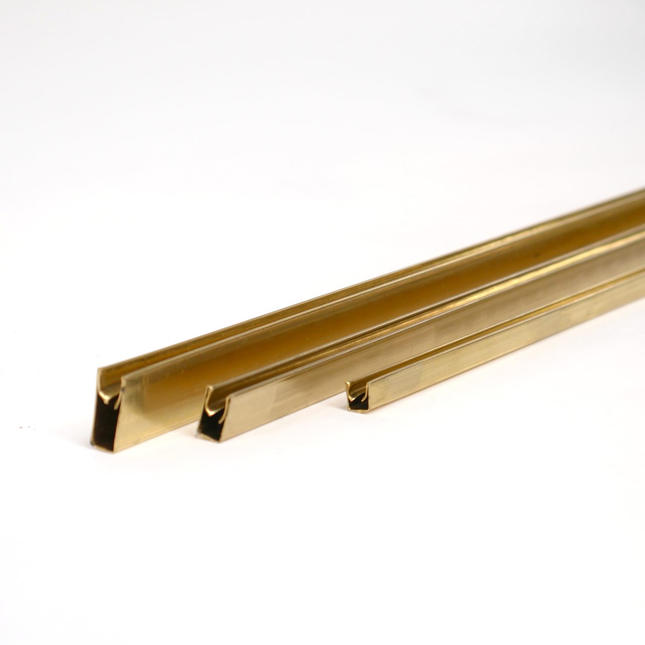 Brass Border Channel ca. 6,5 x 18,7 mm, ca. 1,8 m Brass Border Channel ca. 6,5 x 18,7 mm, ca. 1,8 m