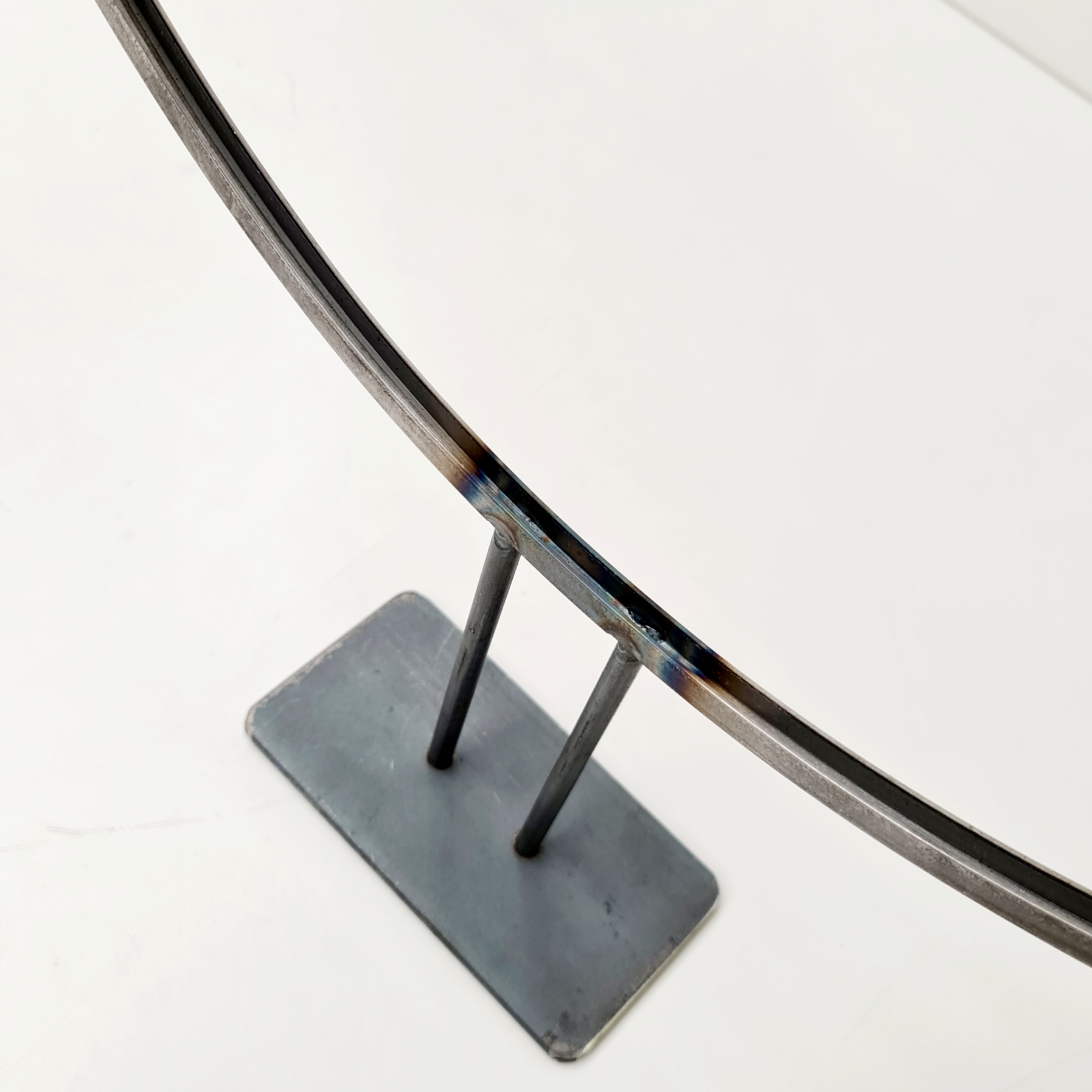 Portavasos con base, semicircular para vaso de 50cm Portavasos con base, semicircular para vaso de 50cm