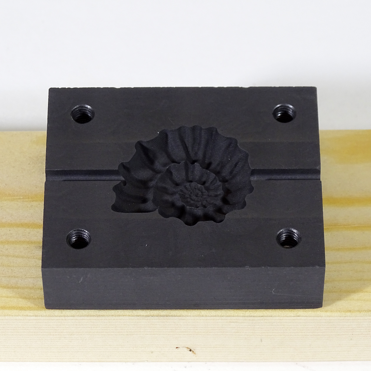 Amonita en forma de perla de grafito Amonita en forma de perla de grafito