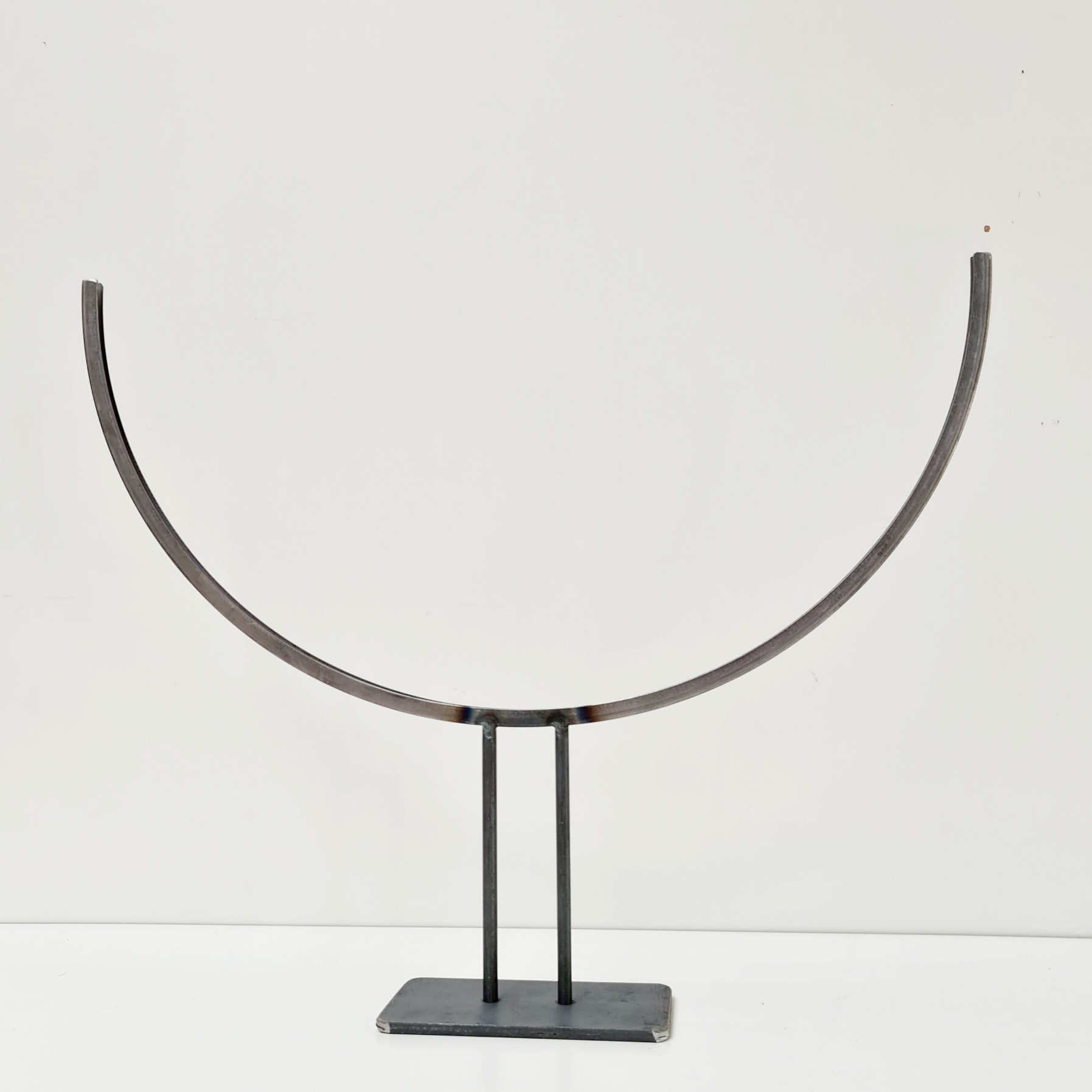 Glass holder with base, semicircular for 50cm glass