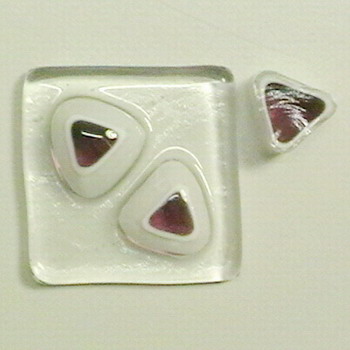 MILLEFIORI weiss-lila Dreieck d:10-12mm, 100g MILLEFIORI weiss-lila Dreieck d:10-12mm, 100g