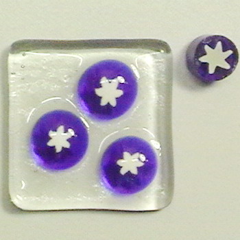 MILLEFIORI Stern blau-weiss d:7-8mm, 100g MILLEFIORI Stern blau-weiss d:7-8mm, 100g