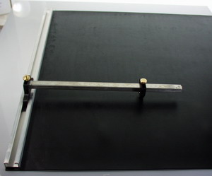 B 536.0 Work pad w. circle/stripe cutter