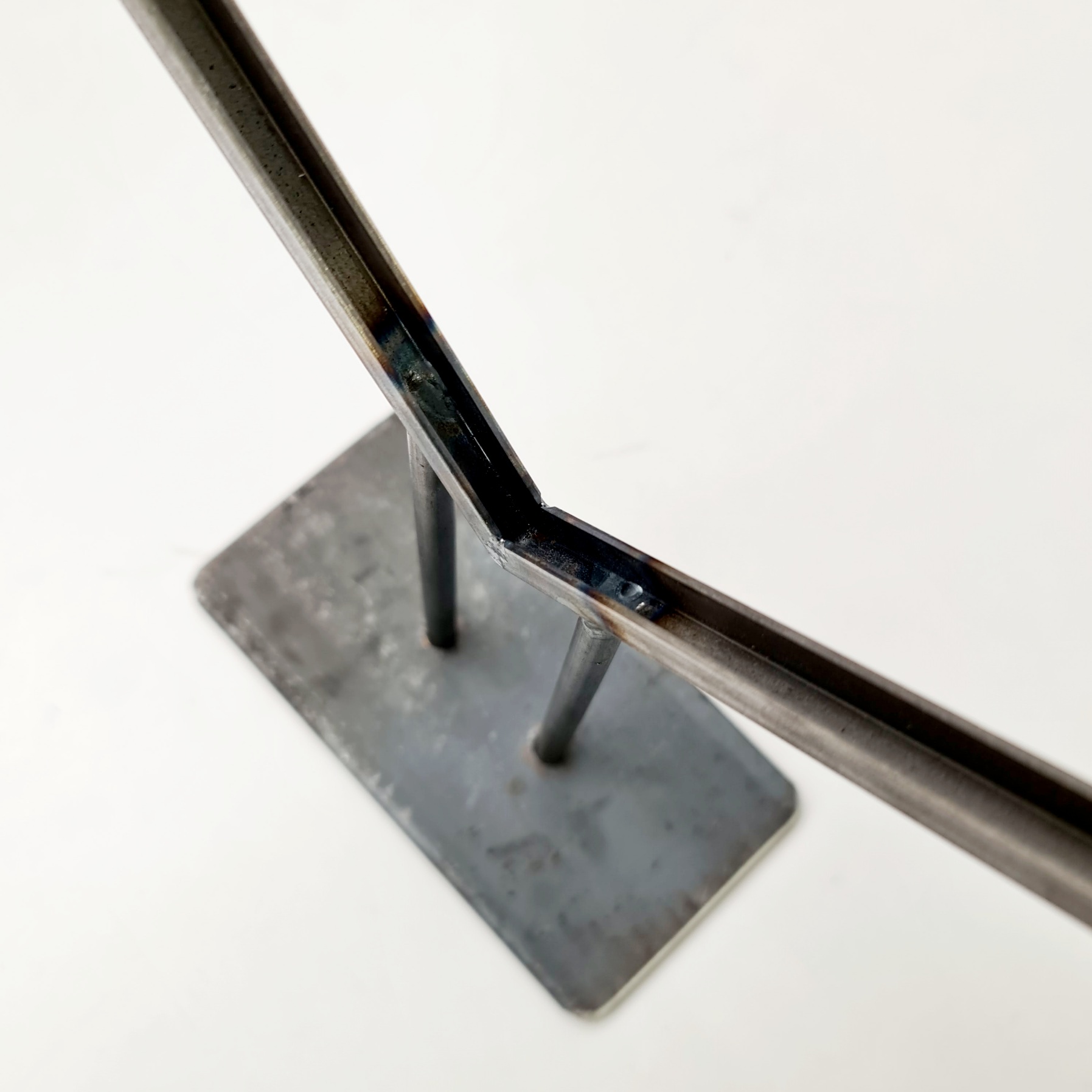 Soporte de vidrio con base, en forma de V para vidrio cuadrado Soporte de vidrio con base, en forma de V para vidrio cuadrado